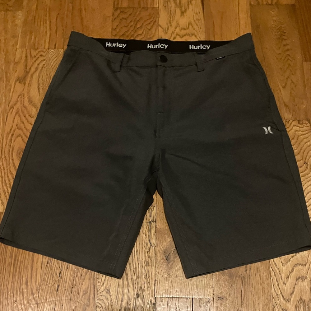 Hurley Shorts Men's 32 Waist Gray Used Good Condition Stretch Logo Synthetic